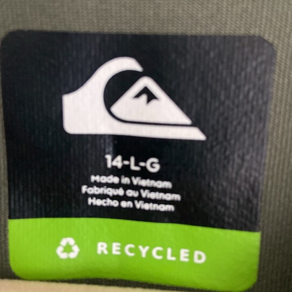 Quicksilver Rashguard with 50+ UPF Protection - Picture 2 of 4